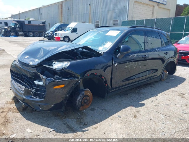 2017 PORSCHE CAYENNE WP1AA2A29HKA89014 Photo 1