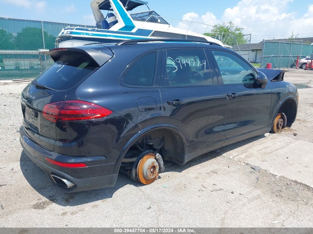 2017 PORSCHE CAYENNE WP1AA2A29HKA89014 Photo 3