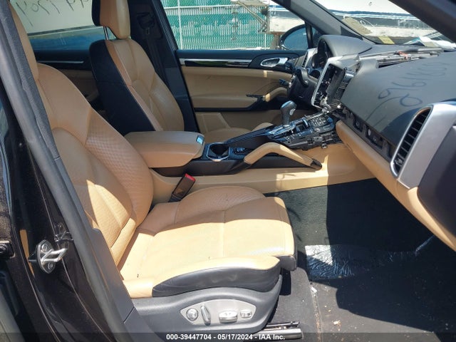 2017 PORSCHE CAYENNE WP1AA2A29HKA89014 Photo 4