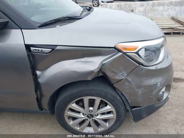 KIA SOUL + 2018 KNDJP3A56J7575045 Image 6