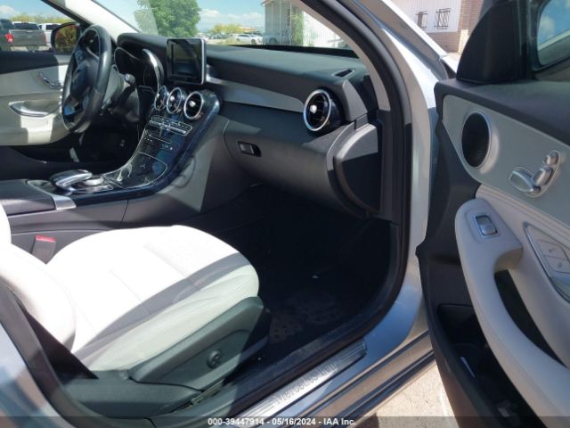 55SWF4JB2FU096111 Mercedes-Benz C 300 Luxury/sport