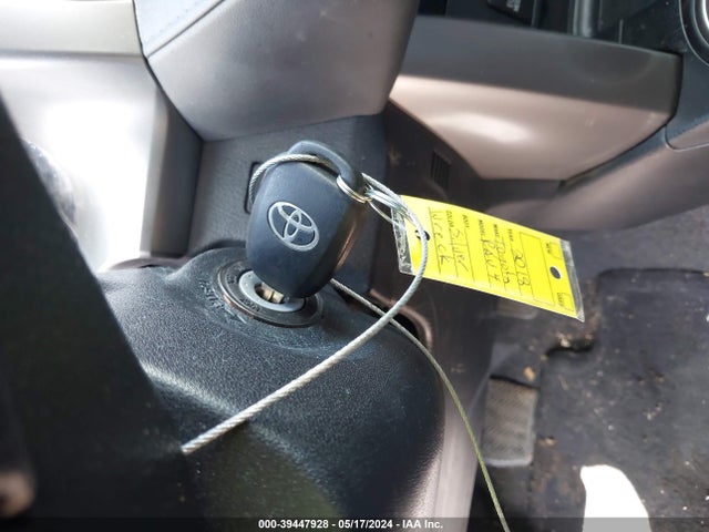 Toyota RAV4 LE 2018 JTMZFREV8JJ174831 Image 11