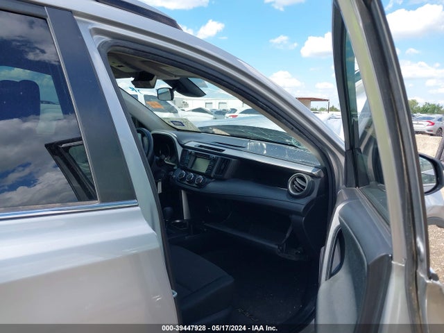 Toyota RAV4 LE 2018 JTMZFREV8JJ174831 Image 5