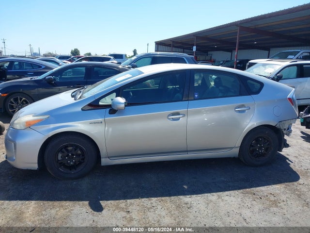 Toyota Prius Two 2015 JTDKN3DU5F0457260 Image 14