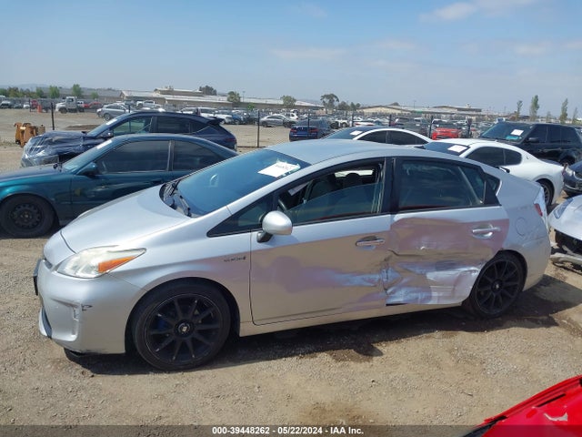 Toyota Prius Three 2015 JTDKN3DU0F1876630 Image 14