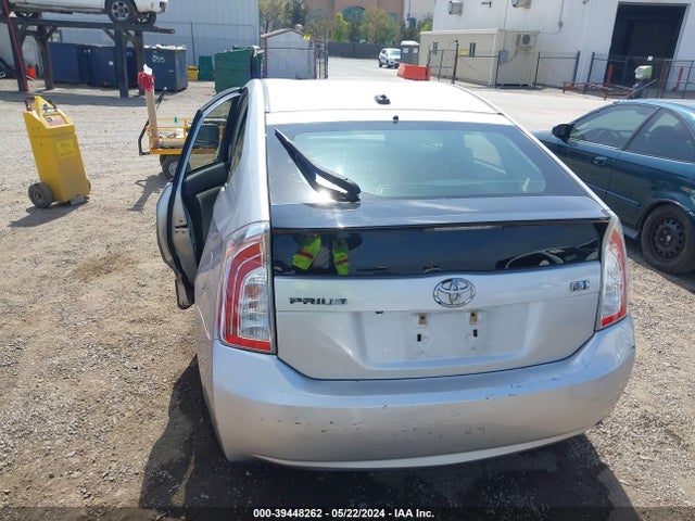 Toyota Prius Three 2015 JTDKN3DU0F1876630 Image 16