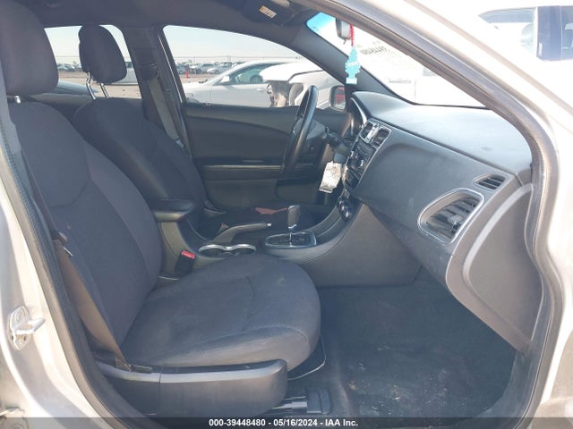 Chrysler 200 LX 2014 1C3CCBAG0EN103686 Image 5