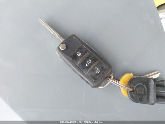 3VWFD7AT8JM702210 Volkswagen Beetle 2.0t Coast/2.0t S