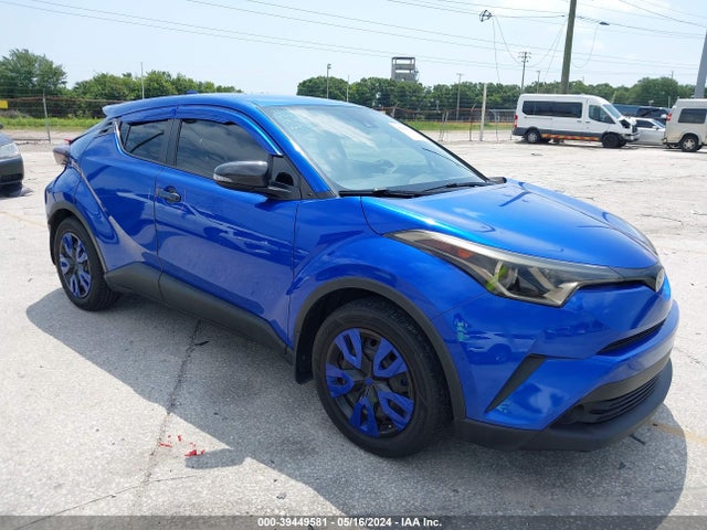 Toyota C-HR LE 2019 NMTKHMBXXKR099539 головне зображення