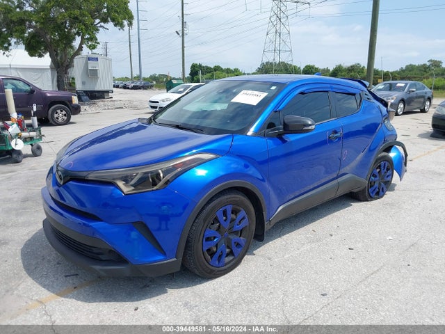 Toyota C-HR LE 2019 NMTKHMBXXKR099539 Image 2