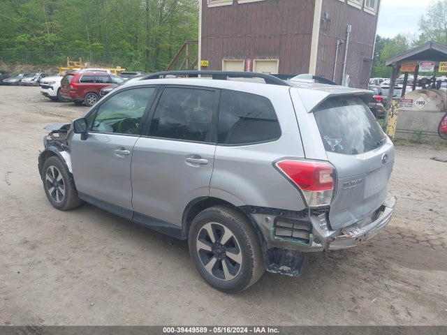 Subaru Forester 2.5i Premium 2017 JF2SJAEC2HH413521 Image 3