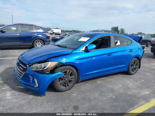 Hyundai ELANTRA SE 2018 KMHD74LF9JU614572 Image 2