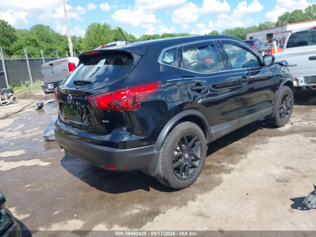 JN1BJ1CR4HW135449 Nissan Rogue Sport S