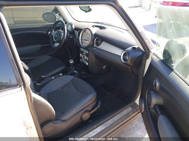 2009 MINI COOPER WMWMF33519TU69700 Photo 4