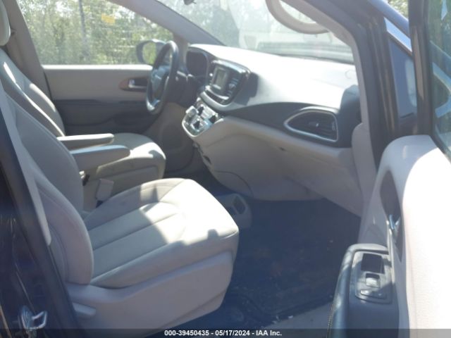 2C4RC1DG0HR514654 Chrysler Pacifica Touring