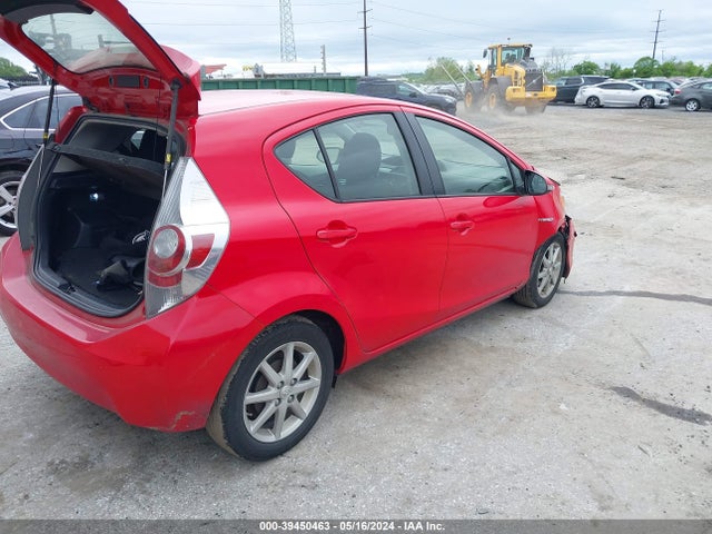 Toyota Prius C Three 2014 JTDKDTB3XE1068023 Image 4