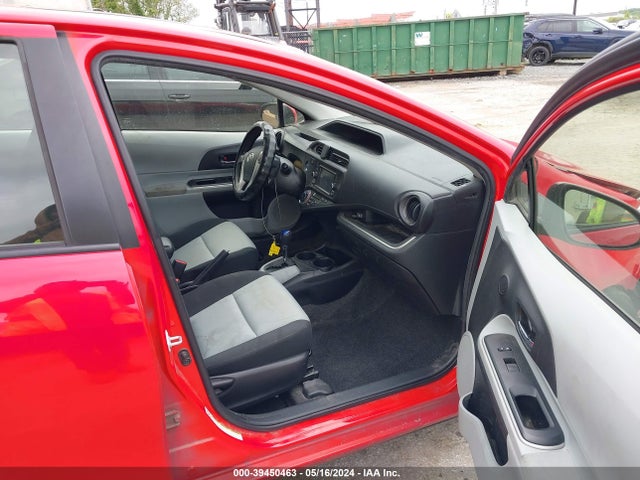 Toyota Prius C Three 2014 JTDKDTB3XE1068023 Image 5