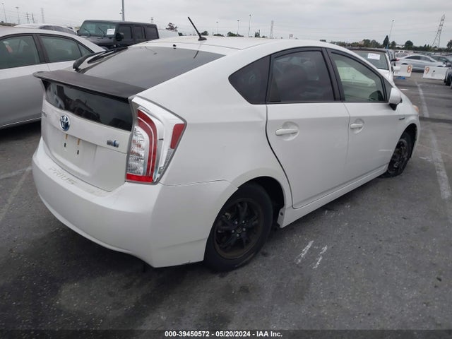 Toyota Prius Two 2014 JTDKN3DUXE1748491 Image 4