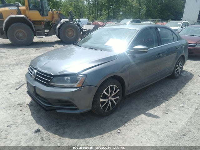 3VWB67AJ7JM240570 Volkswagen Jetta 1.4t Se/1.4t Wolfsburg Edition