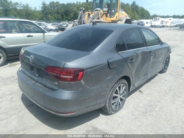 3VWB67AJ7JM240570 Volkswagen Jetta 1.4t Se/1.4t Wolfsburg Edition