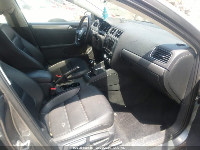3VWB67AJ7JM240570 Volkswagen Jetta 1.4t Se/1.4t Wolfsburg Edition