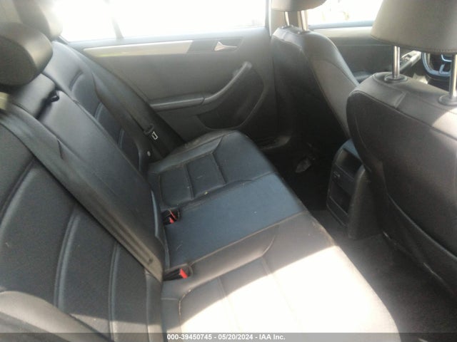 3VWB67AJ7JM240570 Volkswagen Jetta 1.4t Se/1.4t Wolfsburg Edition