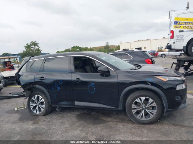 5N1AT3BA5MC718923 Nissan Rogue Sv Fwd