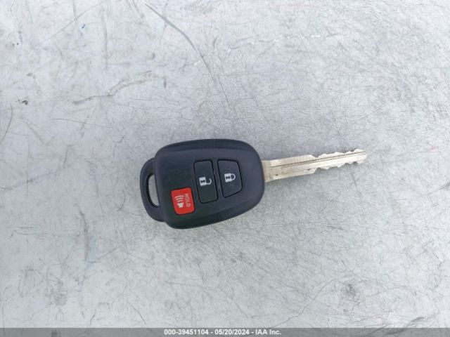 2T3ZFREV2HW320345 Toyota RAV4 LE