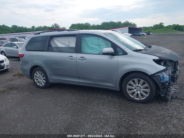 Toyota Sienna Xle 7 Passenger 2017 5TDDZ3DC8HS172489 Image 13