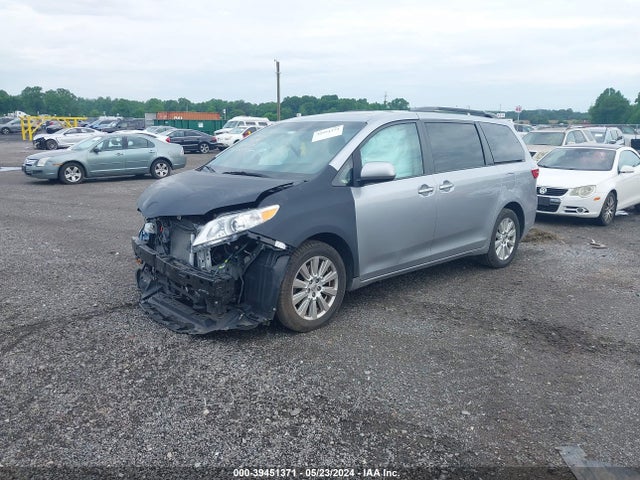 Toyota Sienna Xle 7 Passenger 2017 5TDDZ3DC8HS172489 Image 2