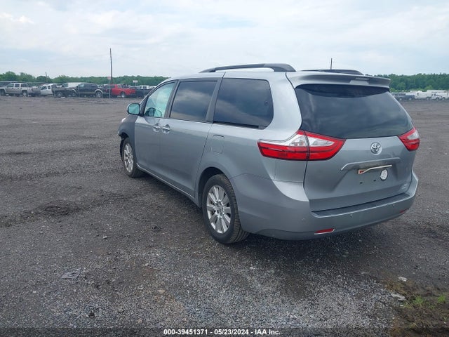 Toyota Sienna Xle 7 Passenger 2017 5TDDZ3DC8HS172489 Image 3