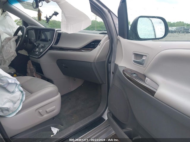 Toyota Sienna Xle 7 Passenger 2017 5TDDZ3DC8HS172489 Image 5