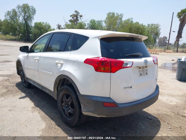 Toyota RAV4 LE 2015 JTMZFREV4FJ055357 Image 3