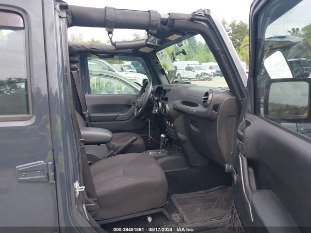 1C4BJWDG1HL558255 Jeep Wrangler Unlimited Sport 4x4