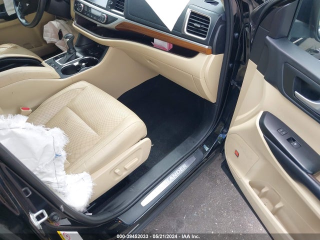 Toyota Highlander Limited Platinum 2018 5TDYZRFH9JS281451 Image 5