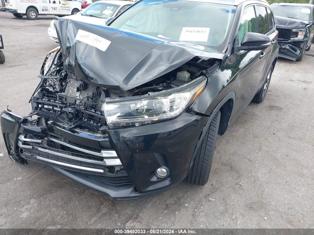 Toyota Highlander Limited Platinum 2018 5TDYZRFH9JS281451 Image 6