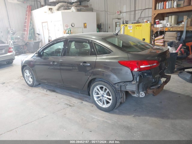Ford FOCUS SE 2017 1FADP3F25HL271966 Image 3