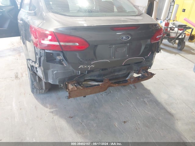 Ford FOCUS SE 2017 1FADP3F25HL271966 Image 6