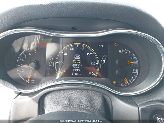 1C4RJEAG6NC127323 Jeep Grand Cherokee Wk Laredo X 4x2