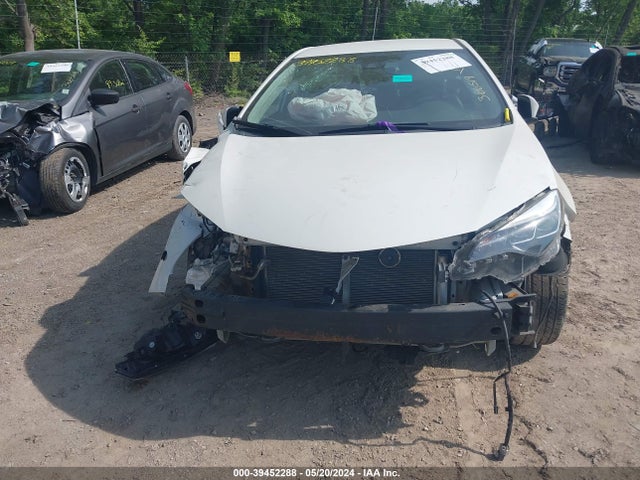 Toyota COROLLA SE 2018 5YFBURHE6JP758658 Image 13