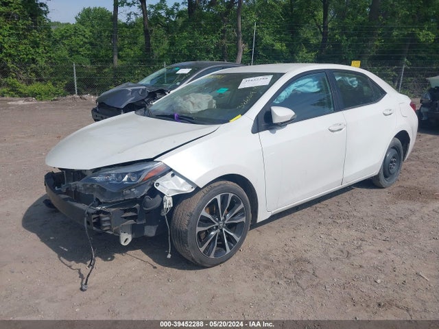 Toyota COROLLA SE 2018 5YFBURHE6JP758658 Image 2