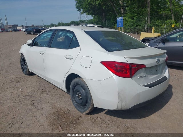 Toyota COROLLA SE 2018 5YFBURHE6JP758658 Image 3
