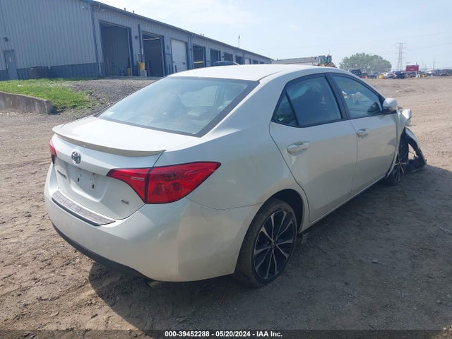 Toyota COROLLA SE 2018 5YFBURHE6JP758658 Image 4