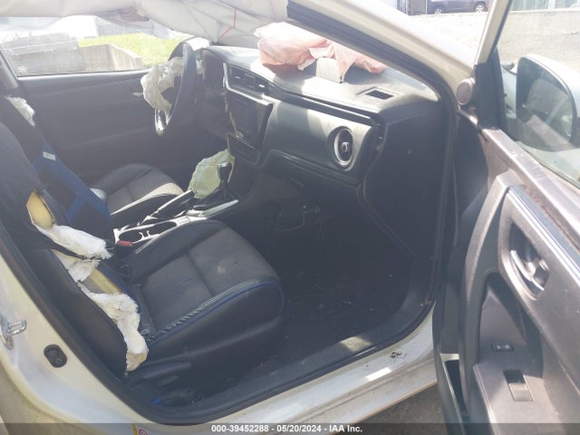 Toyota COROLLA SE 2018 5YFBURHE6JP758658 Image 5