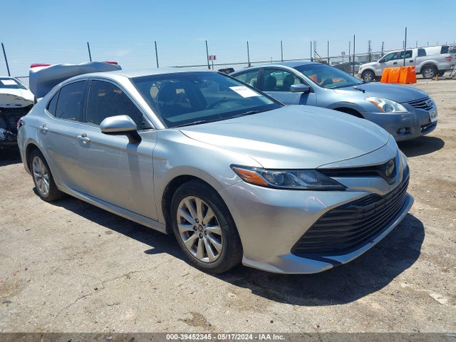 Toyota CAMRY LE 2018 JTNB11HK4J3048517 zdjęcie główne
