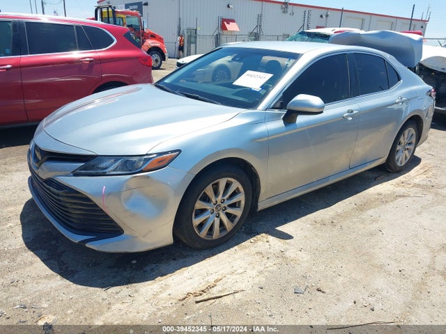 Toyota CAMRY LE 2018 JTNB11HK4J3048517 Image 2