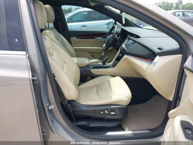 1GYKNCRS0JZ121375 Cadillac XT5 LUXURY