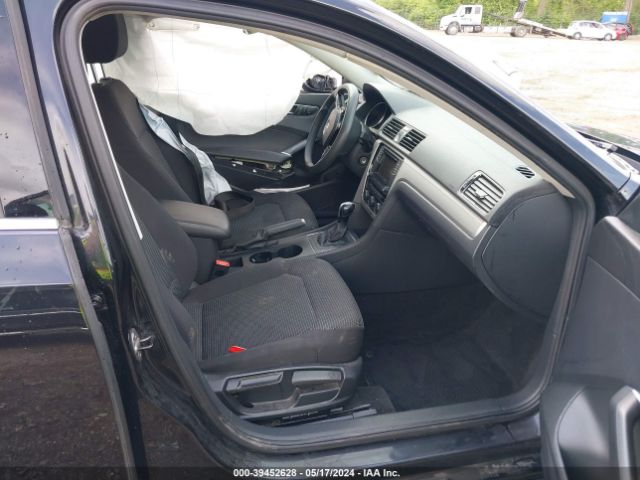 1VWAT7A39HC007260 Volkswagen Passat 1.8t S