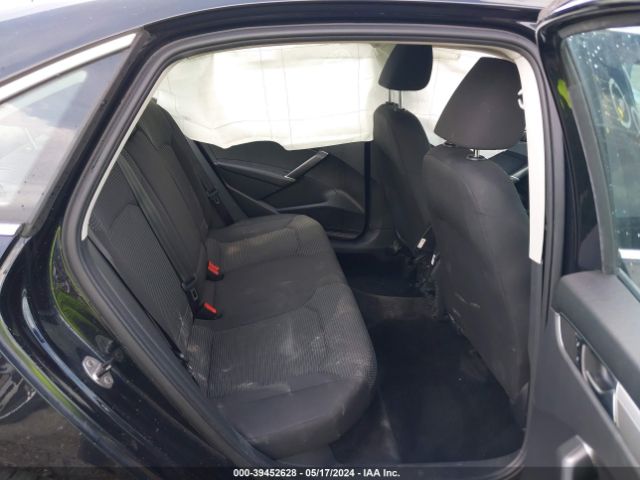 1VWAT7A39HC007260 Volkswagen Passat 1.8t S