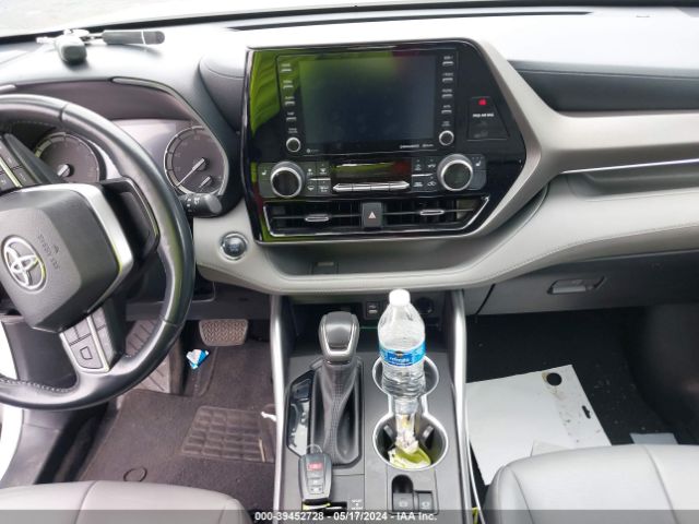 5TDHZRAHXNS104565 Toyota Highlander Xle